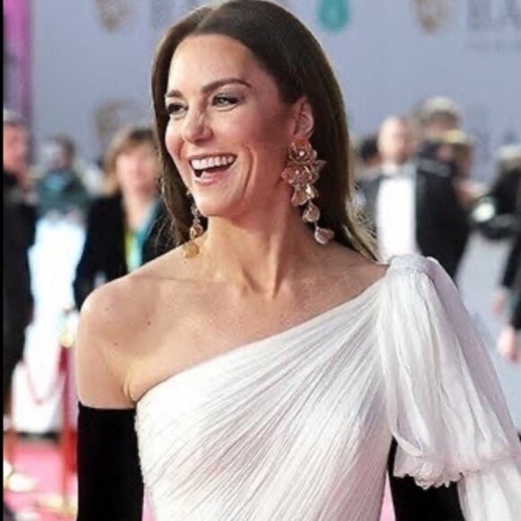 Zara Famous Kate Middleton Floral Statement Earrings - Picture 5 of 8